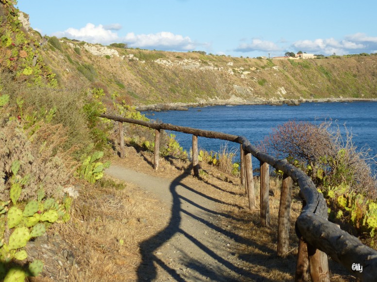 Sentier du littoral à Capo Milazzo